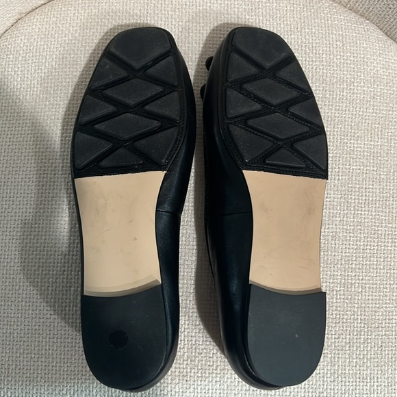 Tory Burch flats with bow detail. - Picture 2 of 3